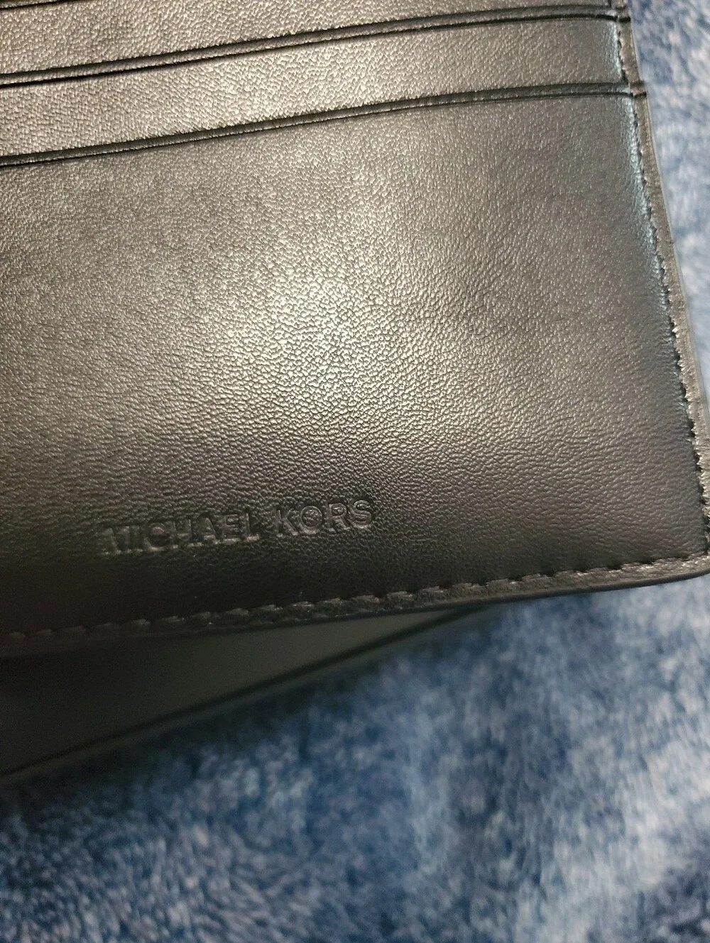 Michael Kors Wallet & Keychain Set